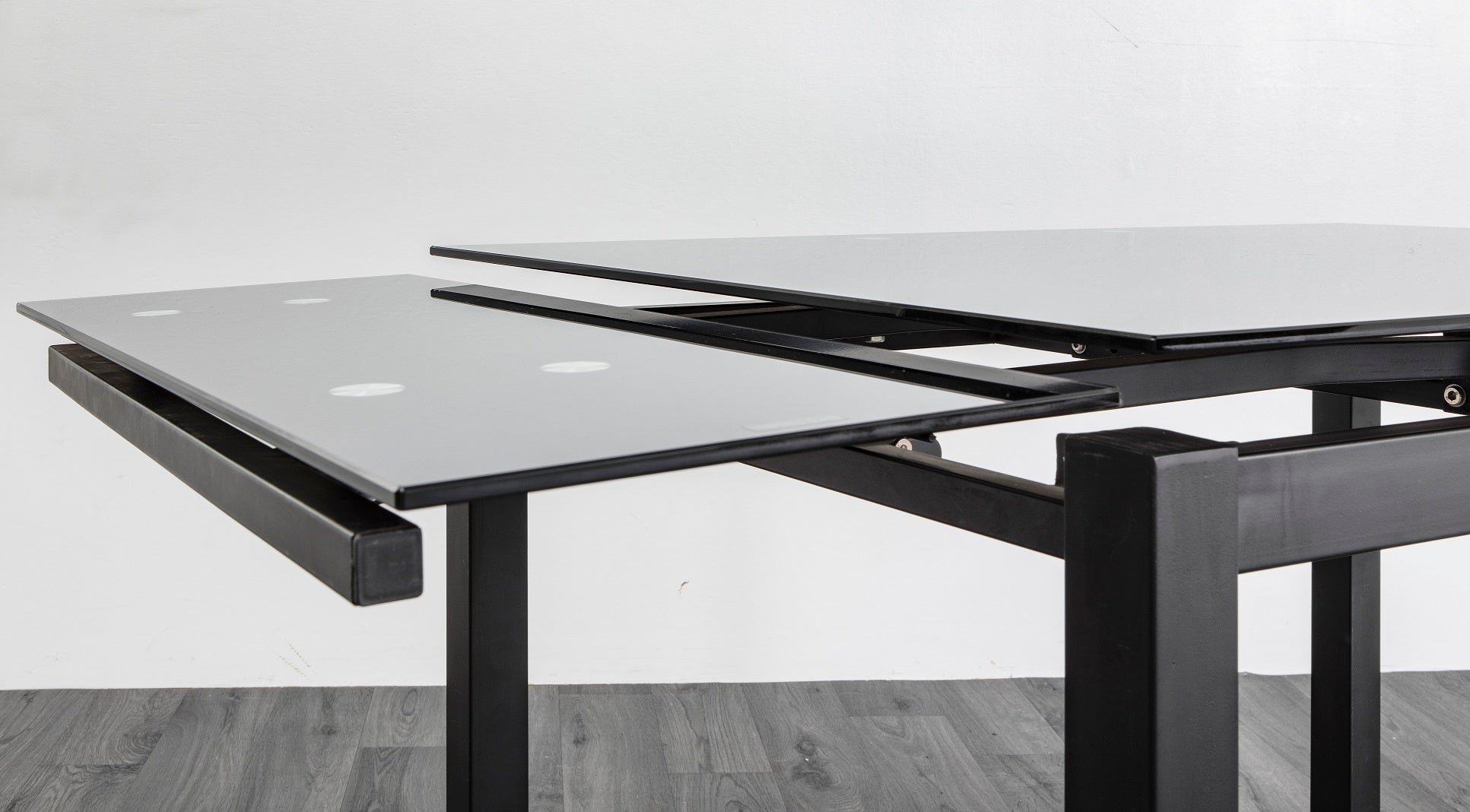 HELEN EXTENDING DINING TABLE BLACK