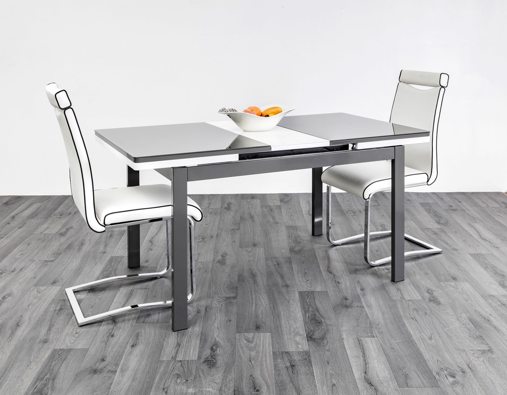 HUSTY GLASS DINING TABLE