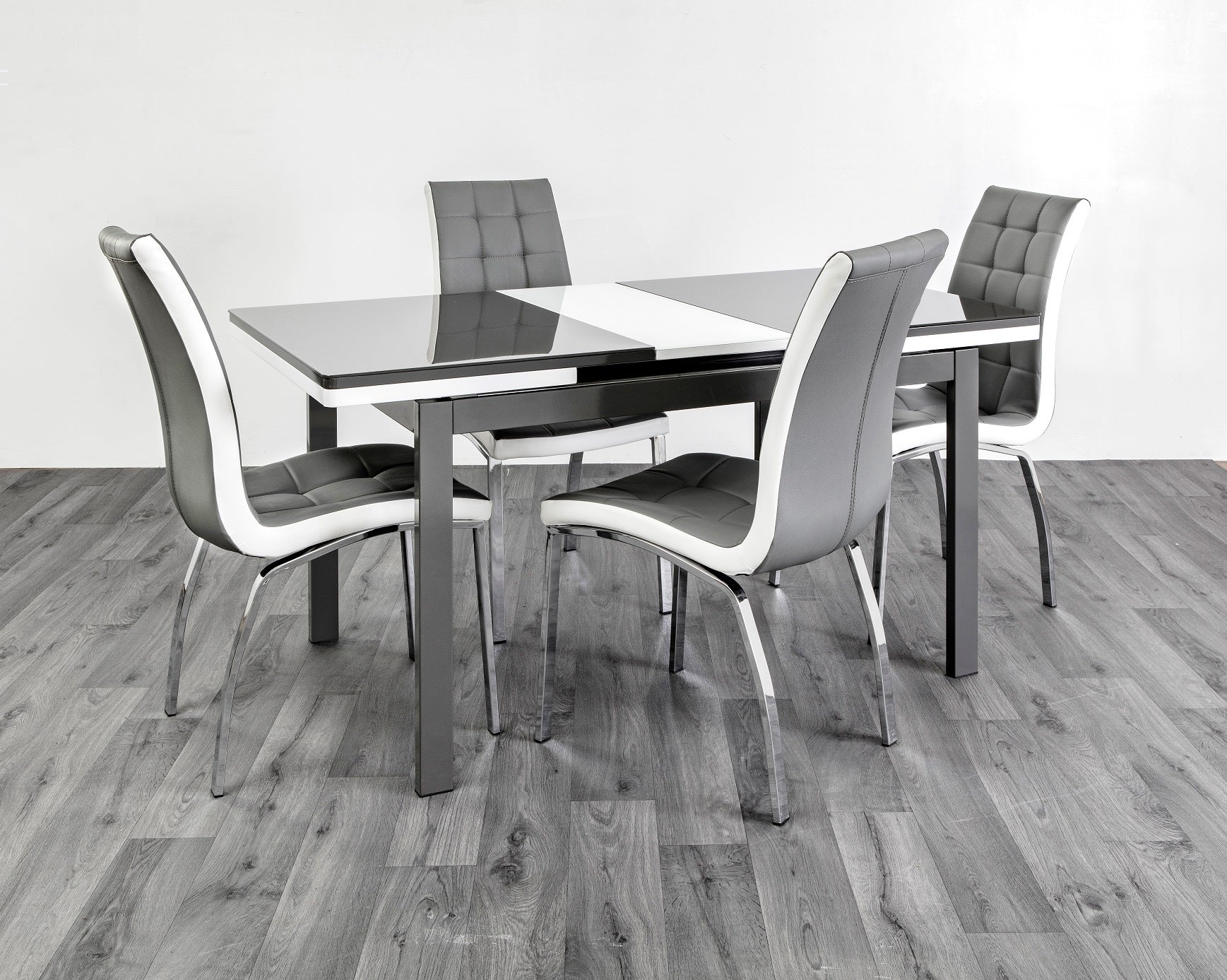 HUSTY GLASS DINING TABLE