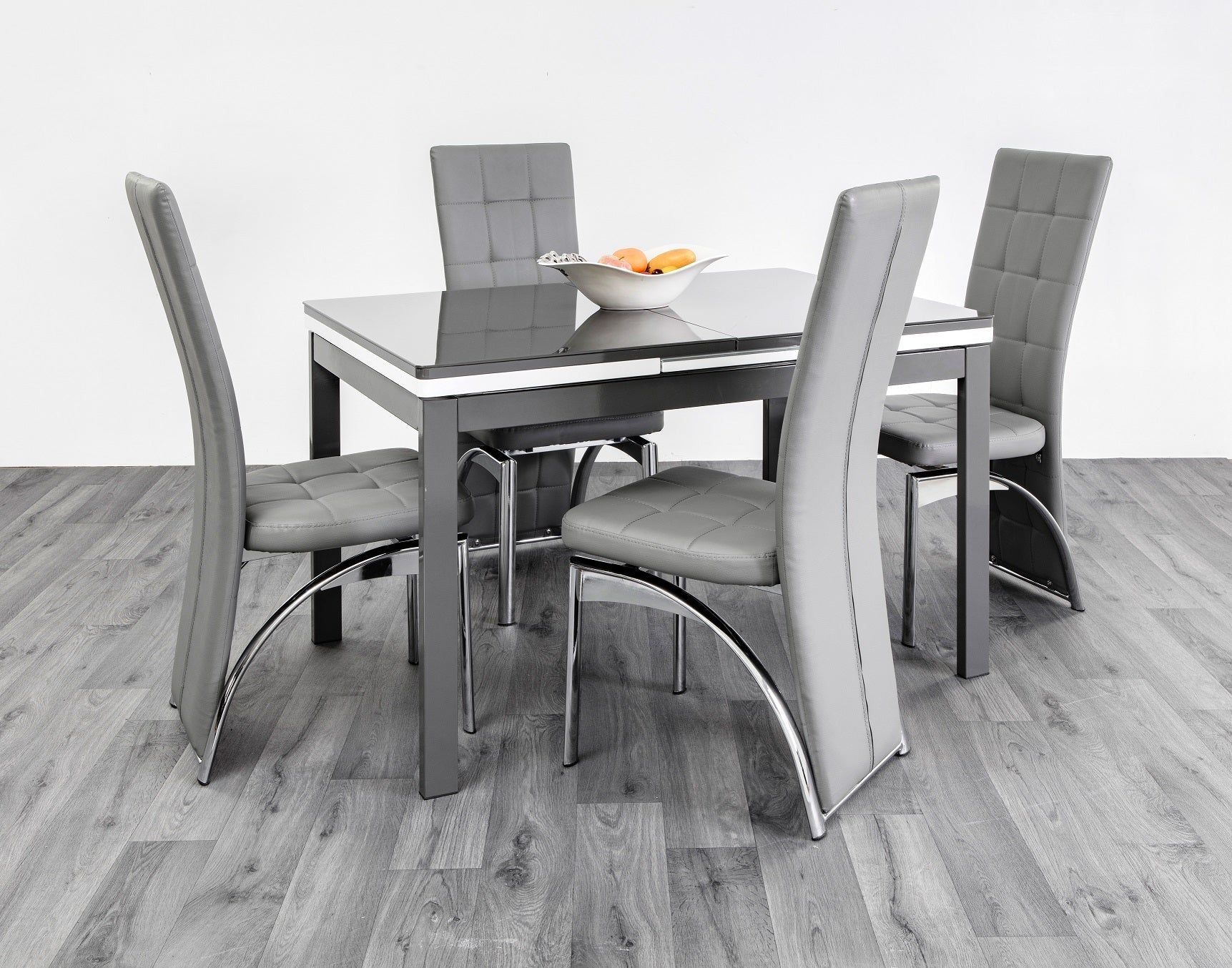HUSTY GLASS DINING TABLE
