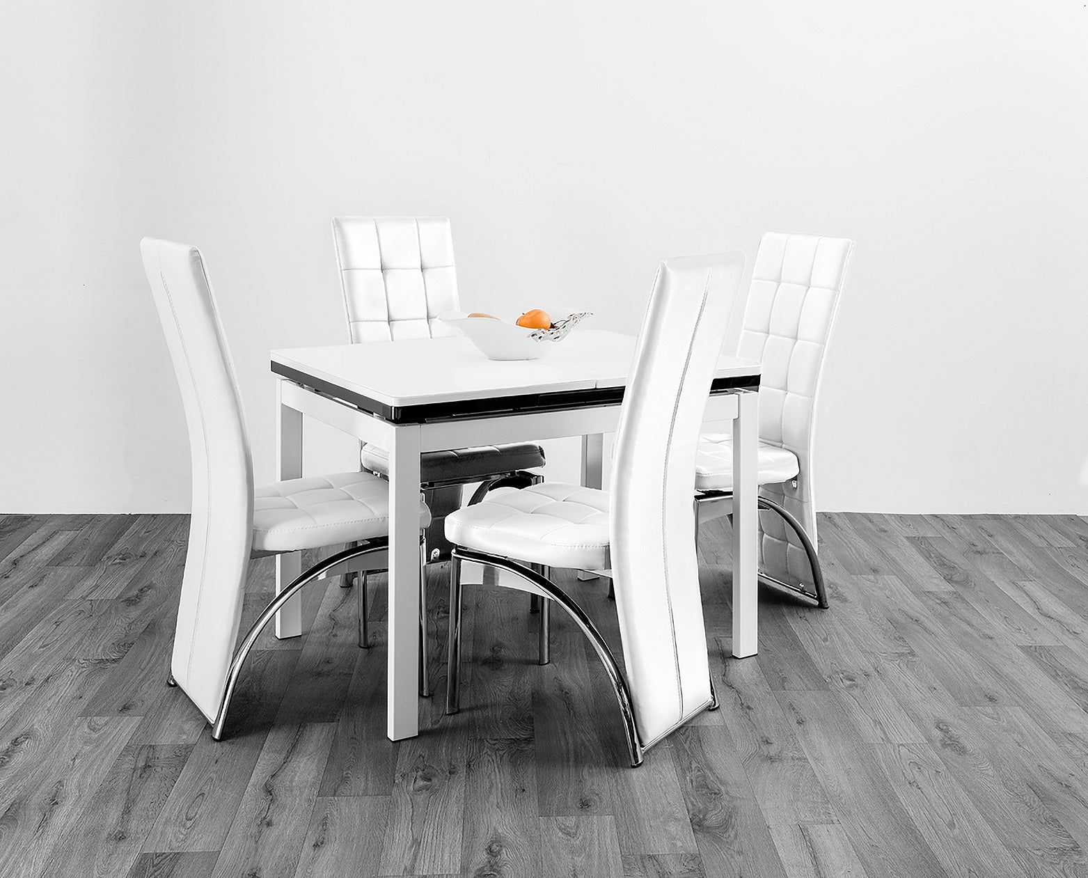 HUSTY GLASS DINING TABLE