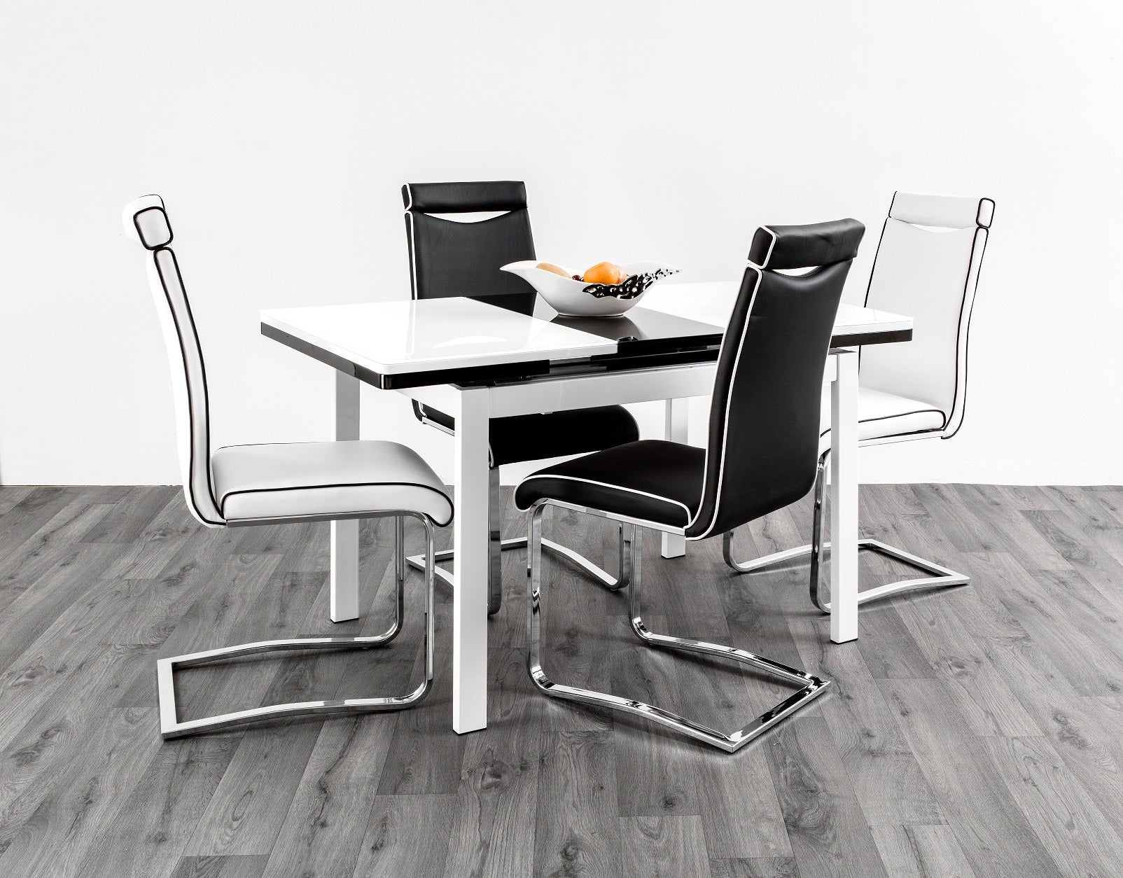 HUSTY GLASS DINING TABLE