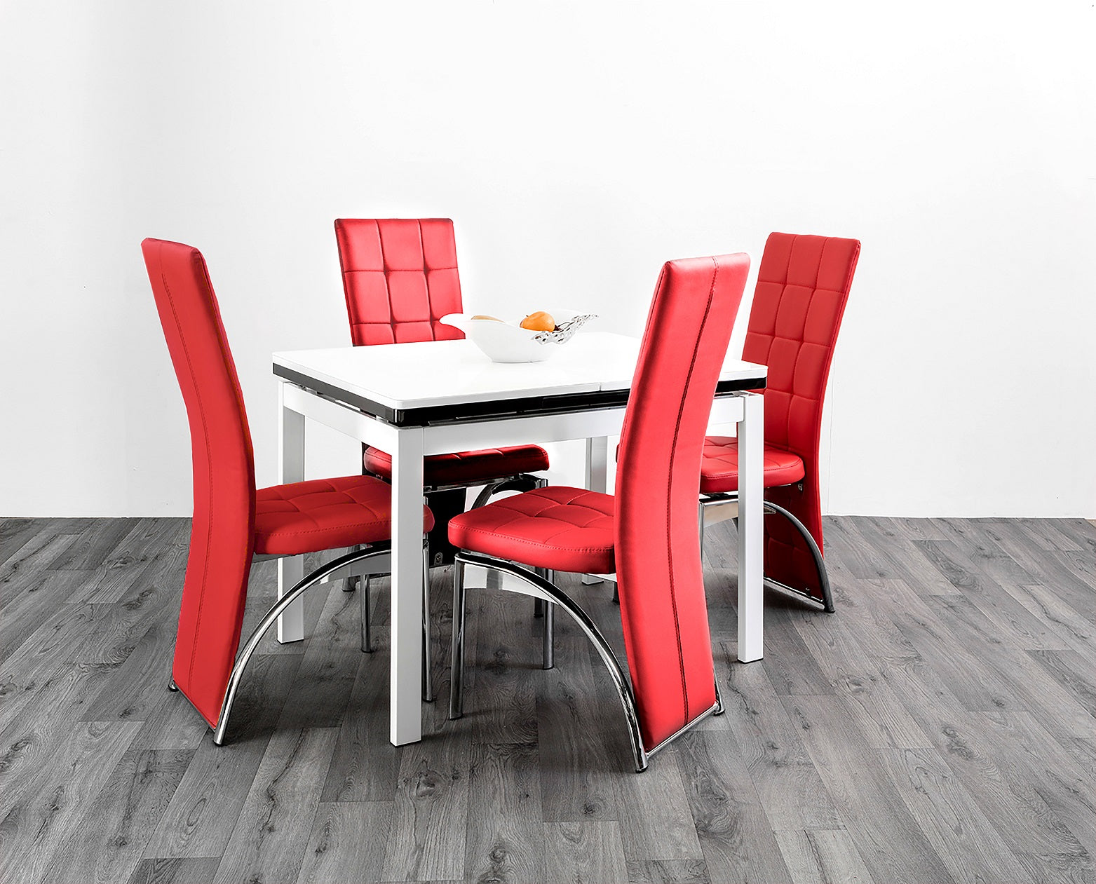 HUSTY GLASS DINING TABLE