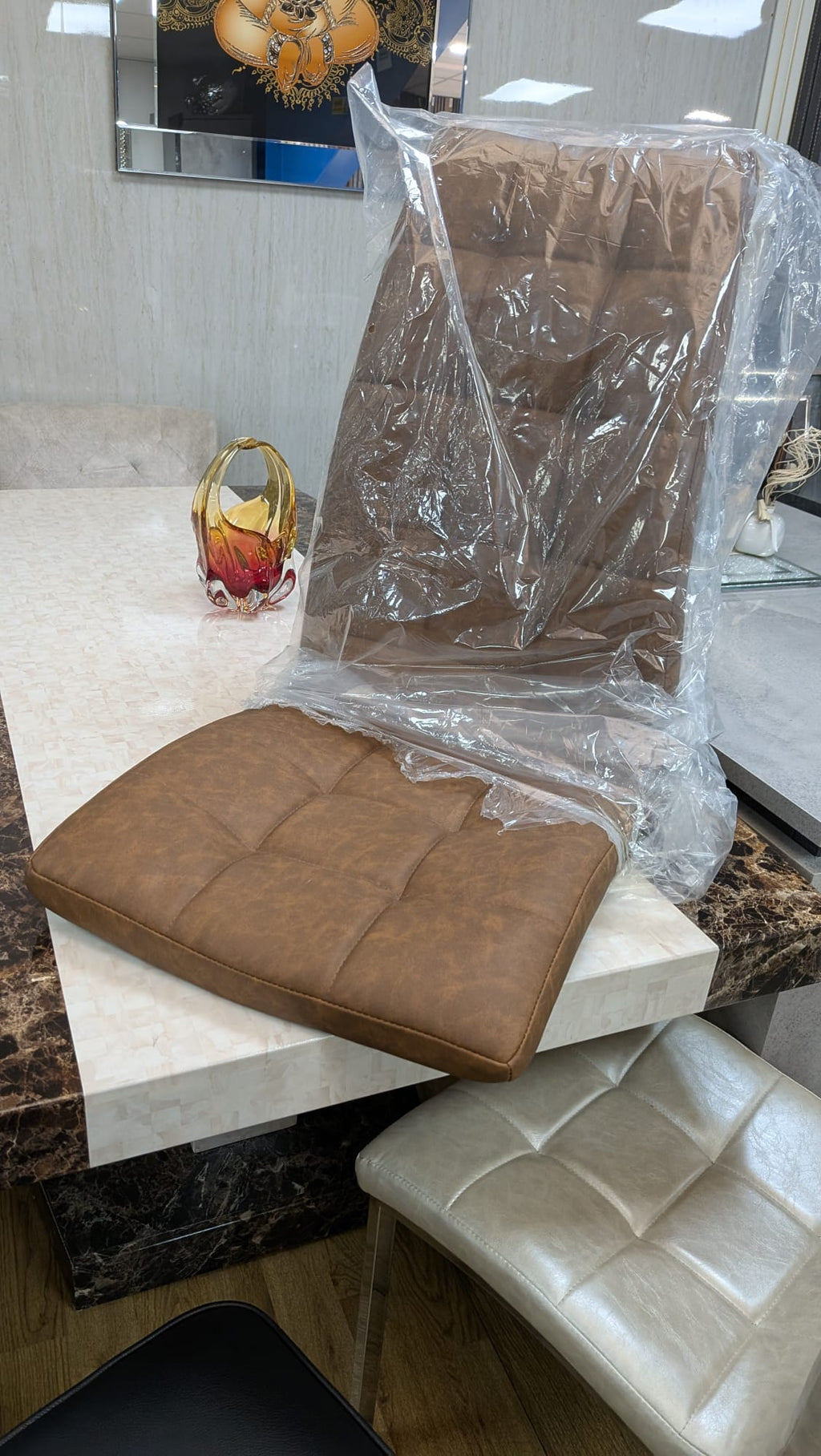 HAPPY DINING CHAIR ( SQUARE STITCHING)