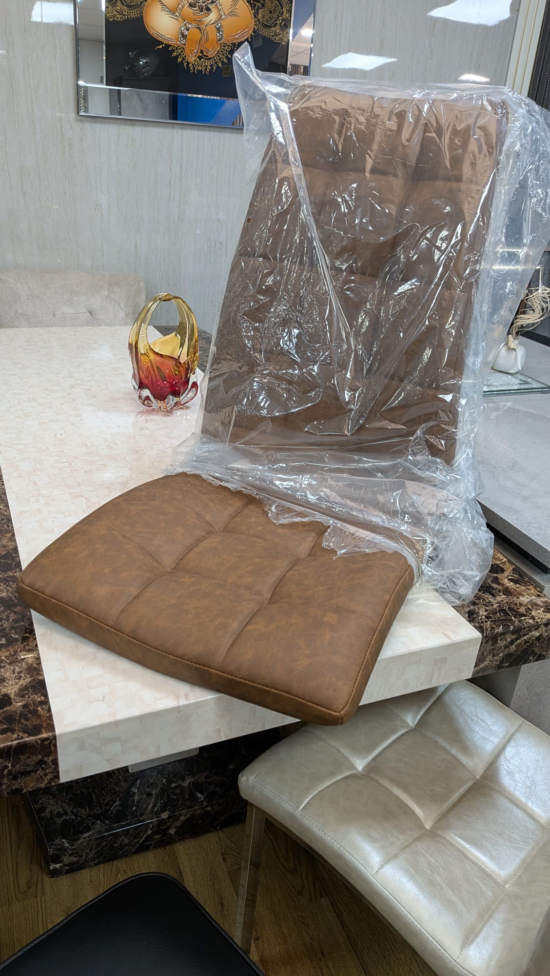 HAPPY DINING CHAIR ( SQUARE STITCHING)