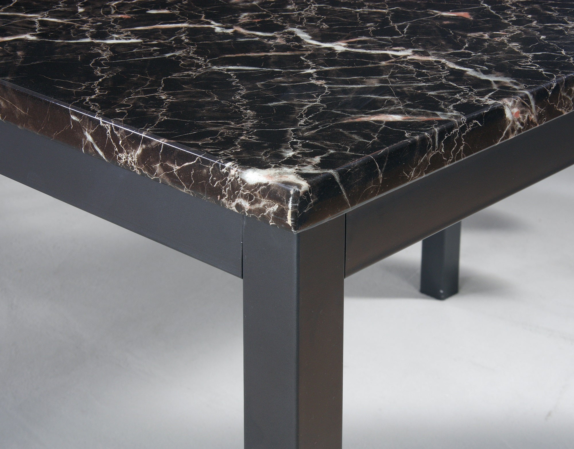 RUBY DINING TABLE